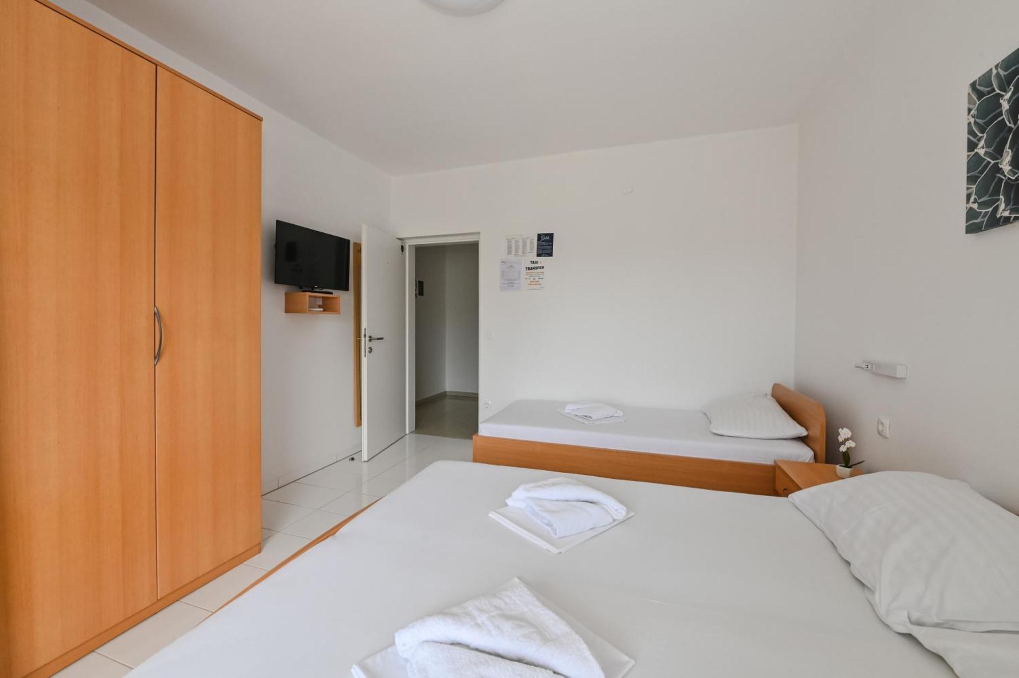 Seagull Pool Apartments & Studios Novalja Rom bilde