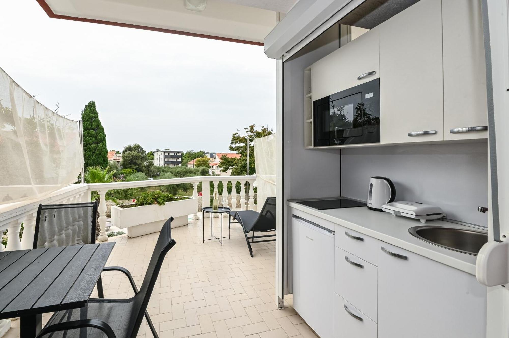 Seagull Pool Apartments & Studios Novalja Rom bilde