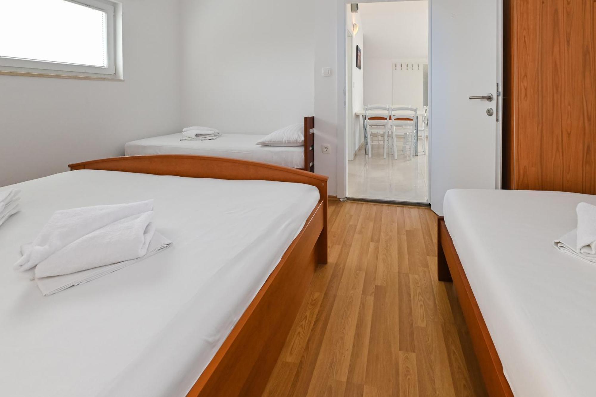 Seagull Pool Apartments & Studios Novalja Rom bilde