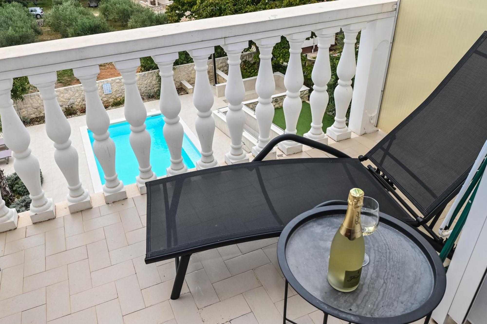 Seagull Pool Apartments & Studios Novalja Rom bilde
