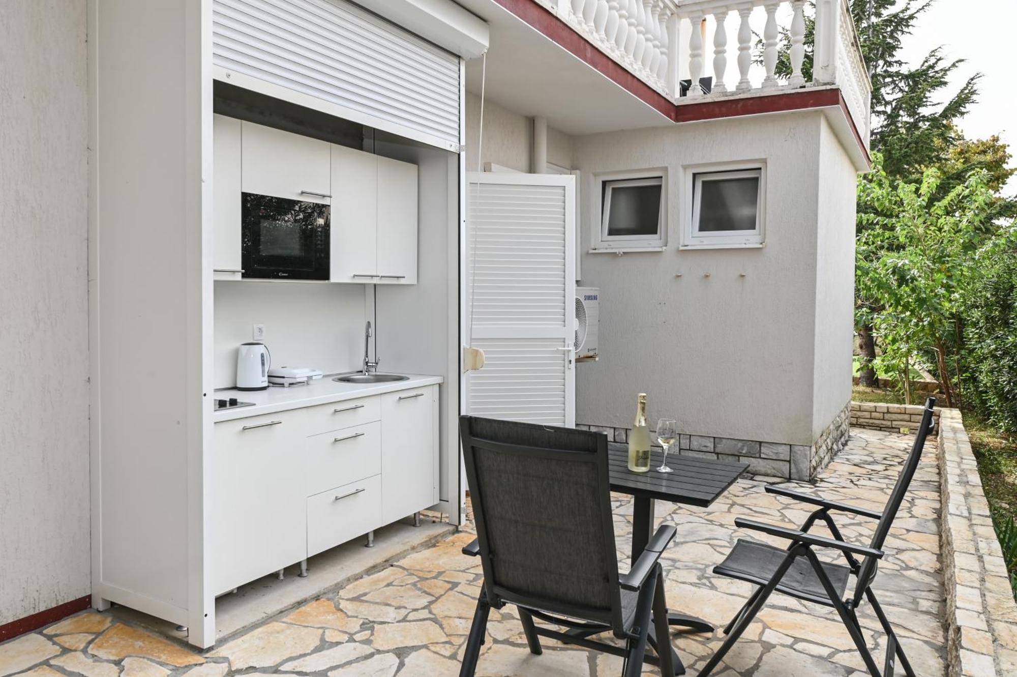 Seagull Pool Apartments & Studios Novalja Rom bilde