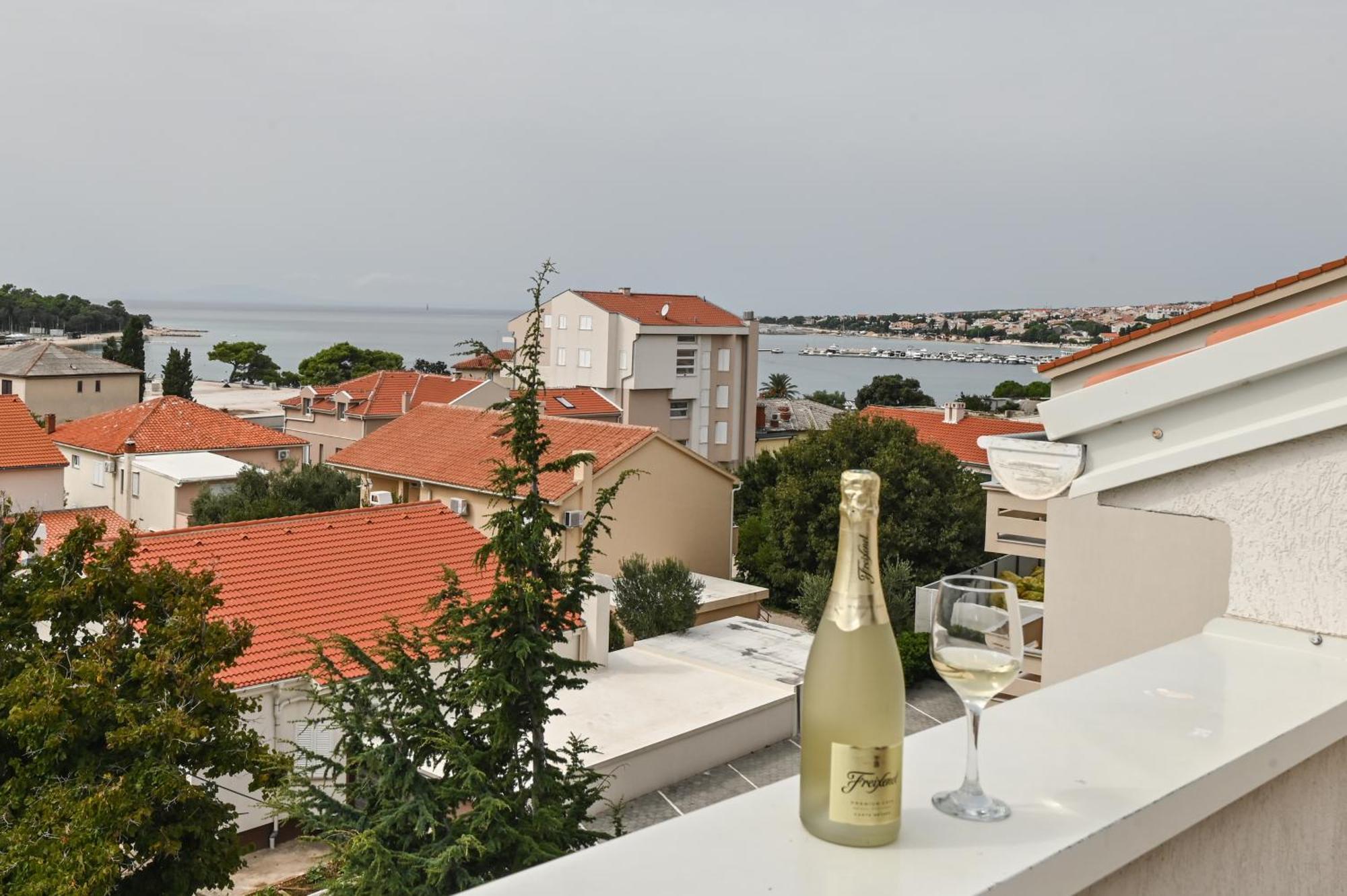 Seagull Pool Apartments & Studios Novalja Rom bilde