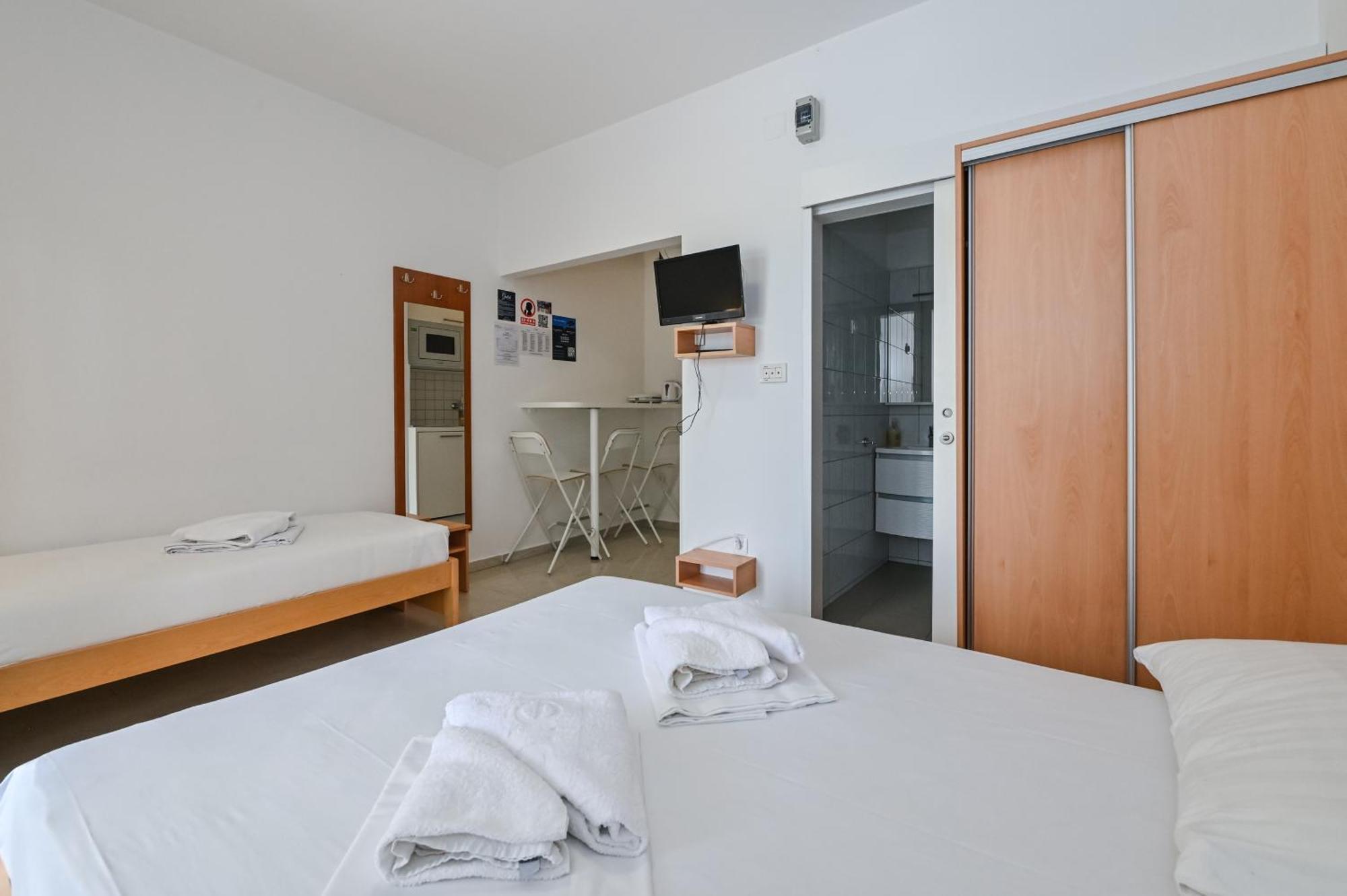 Seagull Pool Apartments & Studios Novalja Rom bilde