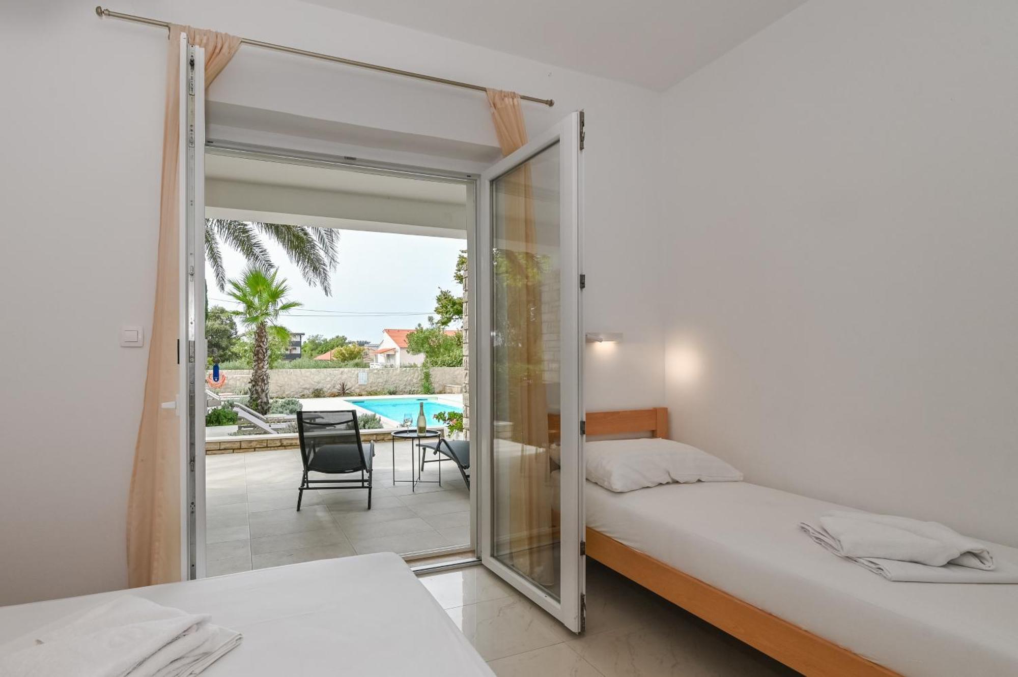 Seagull Pool Apartments & Studios Novalja Rom bilde