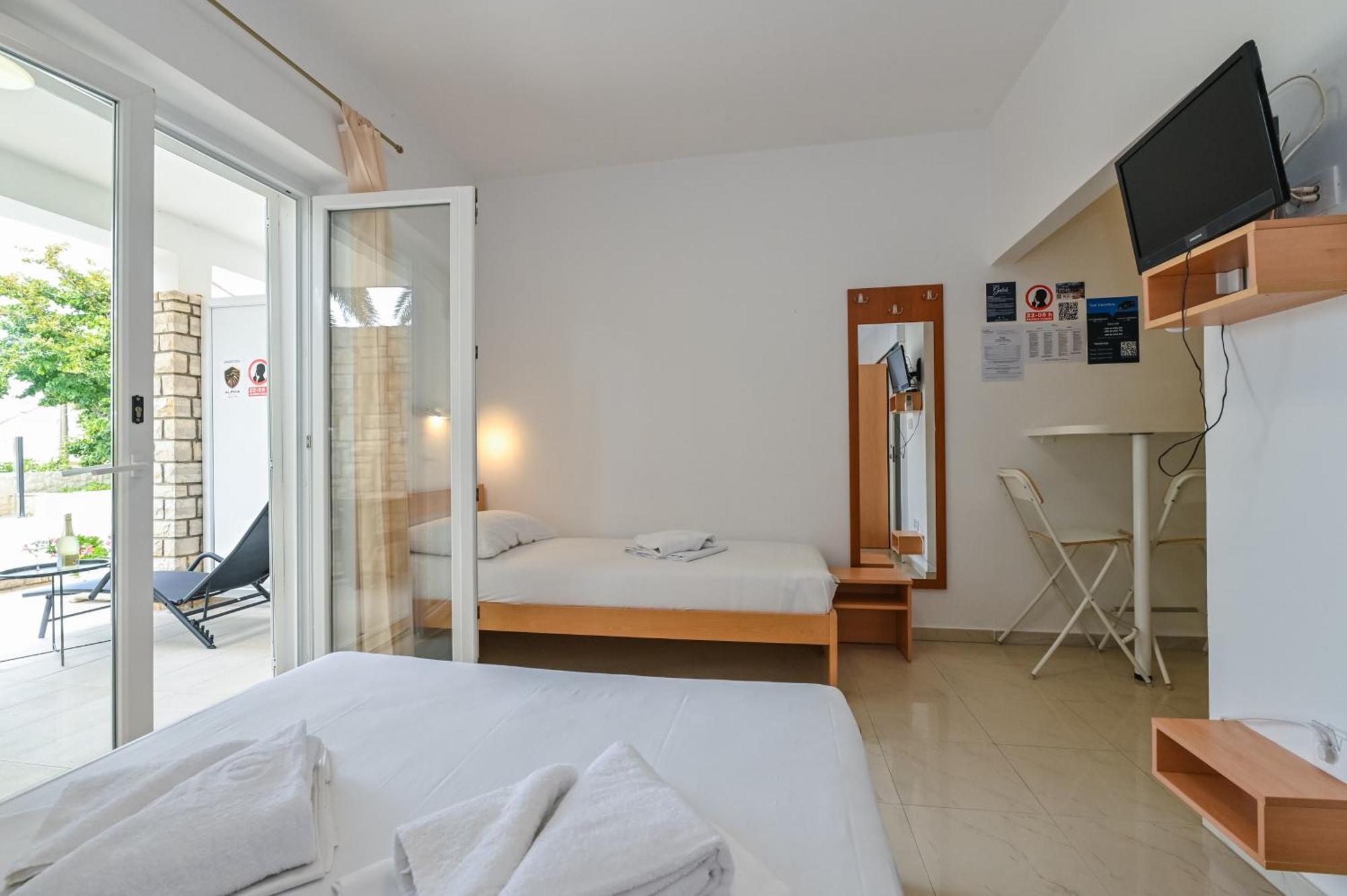 Seagull Pool Apartments & Studios Novalja Rom bilde